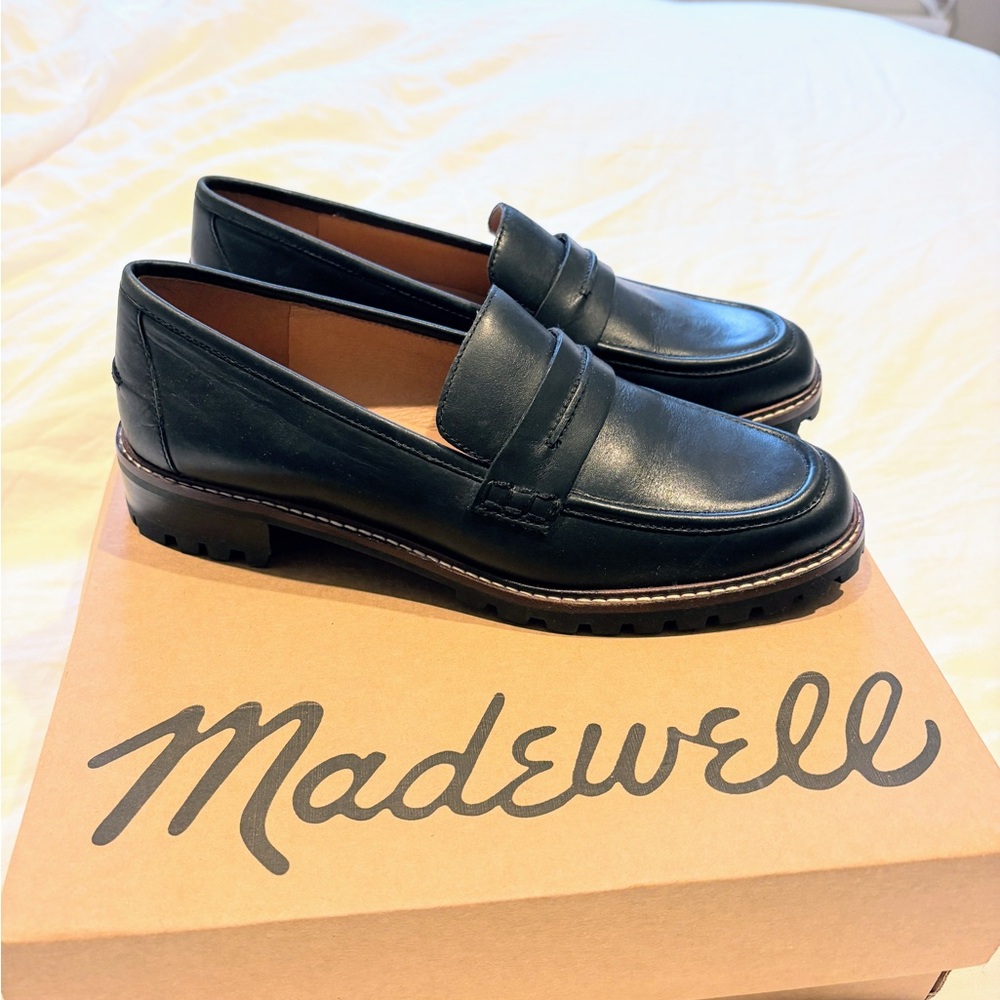 Madewell Women’s black leather Corinne Lugsole Loafers, size 9